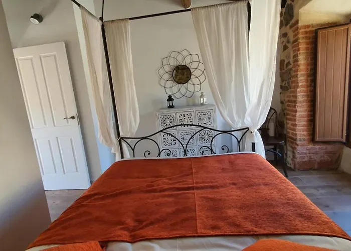 Casas Del Castillo, 2